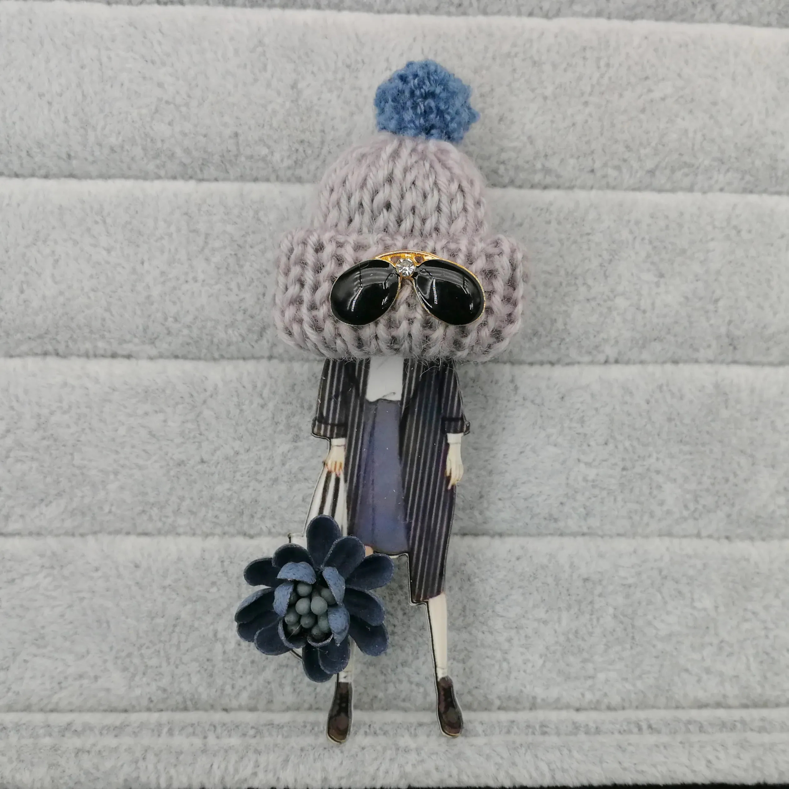 Cute Chunky Knit Hat Fashionista Girls Brooches